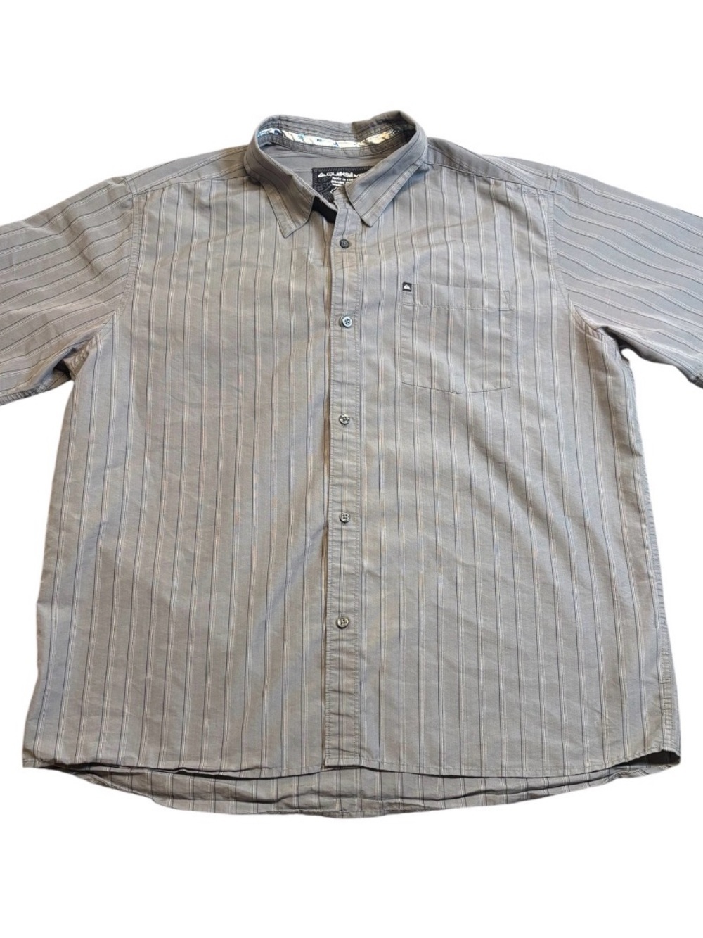 Quiksilver Men’s XL Short Sleeve Button Down Shirt Gray Stripe Surf Casual GUC